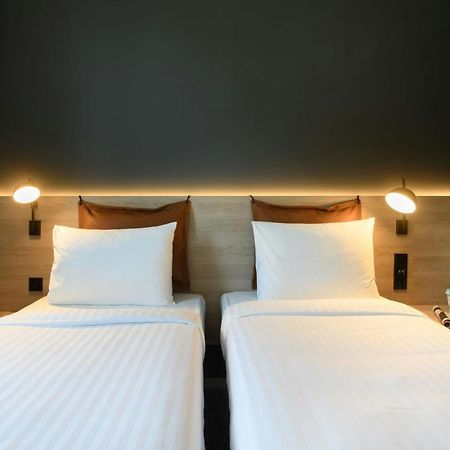 Moxy Stuttgart Feuerbach Hotel Bagian luar foto