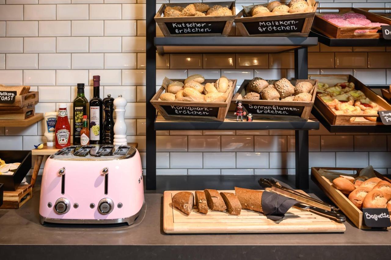 Moxy Stuttgart Feuerbach Hotel Bagian luar foto