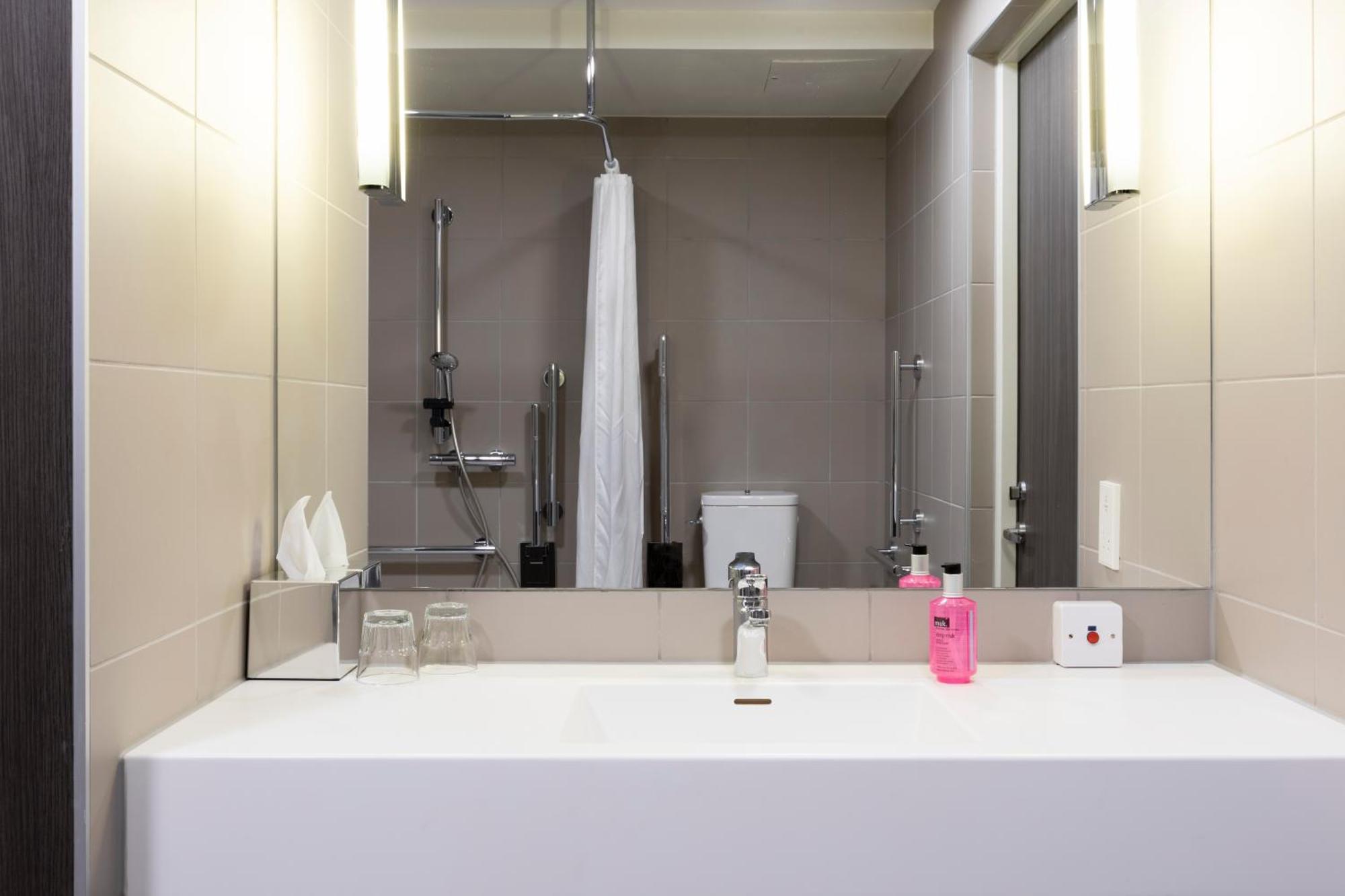Moxy Stuttgart Feuerbach Hotel Bagian luar foto