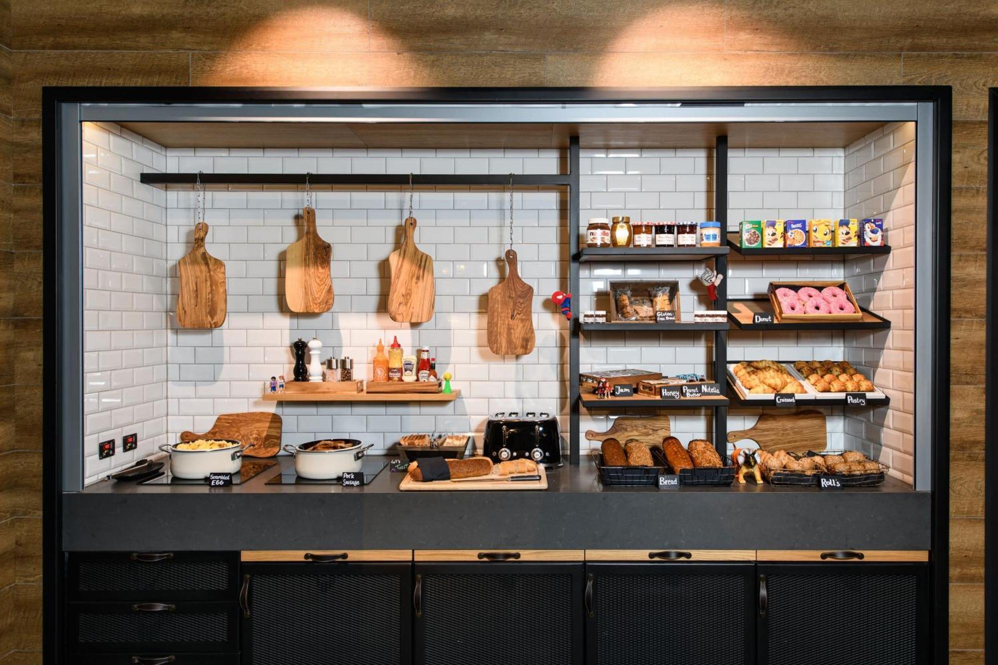 Moxy Stuttgart Feuerbach Hotel Bagian luar foto