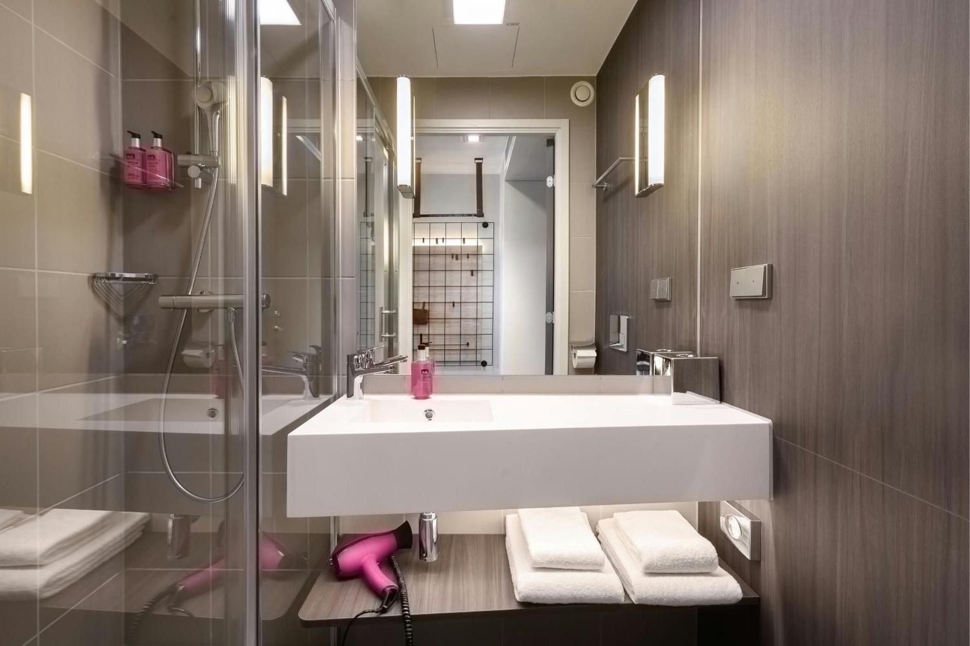 Moxy Stuttgart Feuerbach Hotel Bagian luar foto