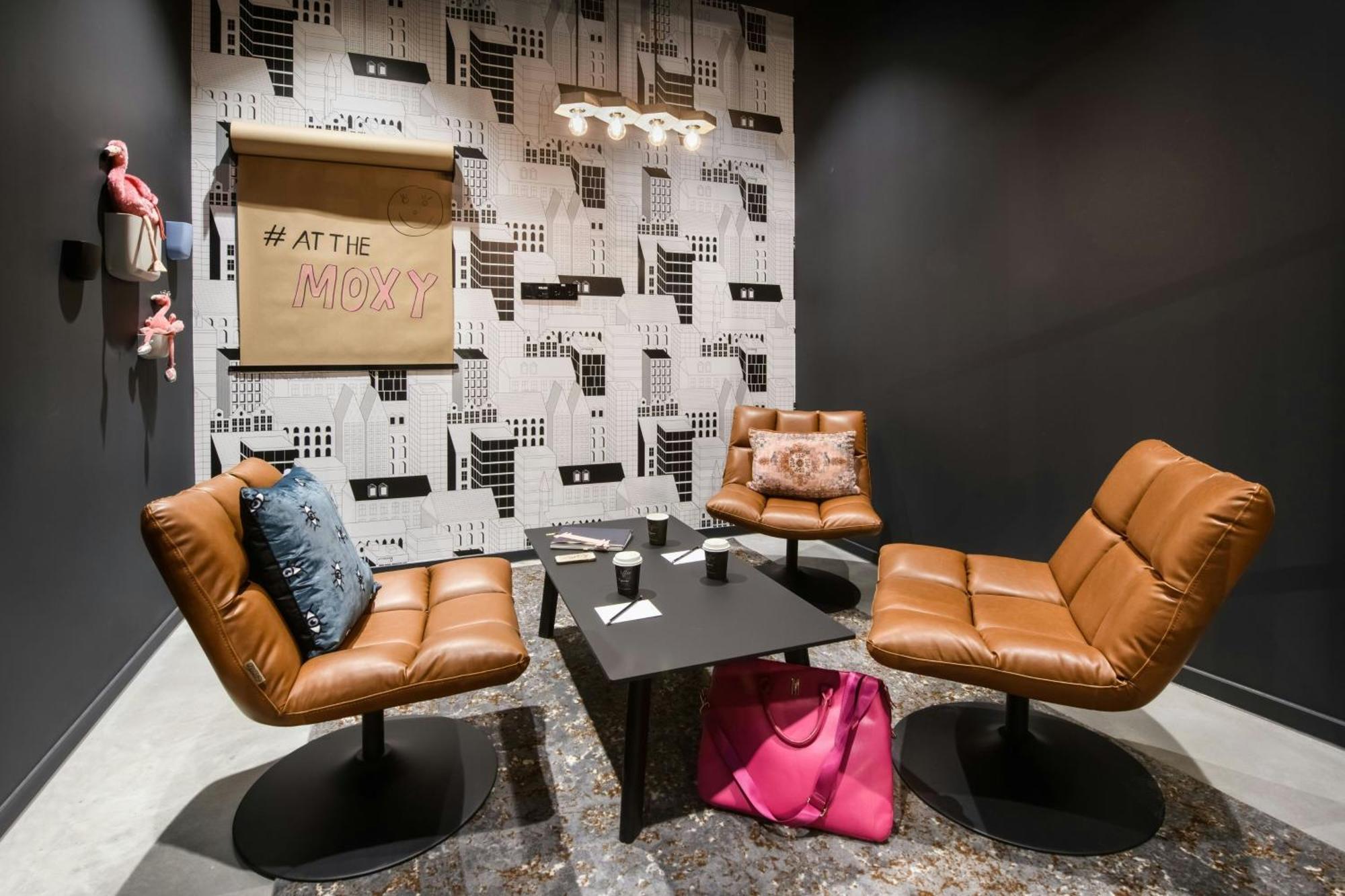 Moxy Stuttgart Feuerbach Hotel Bagian luar foto