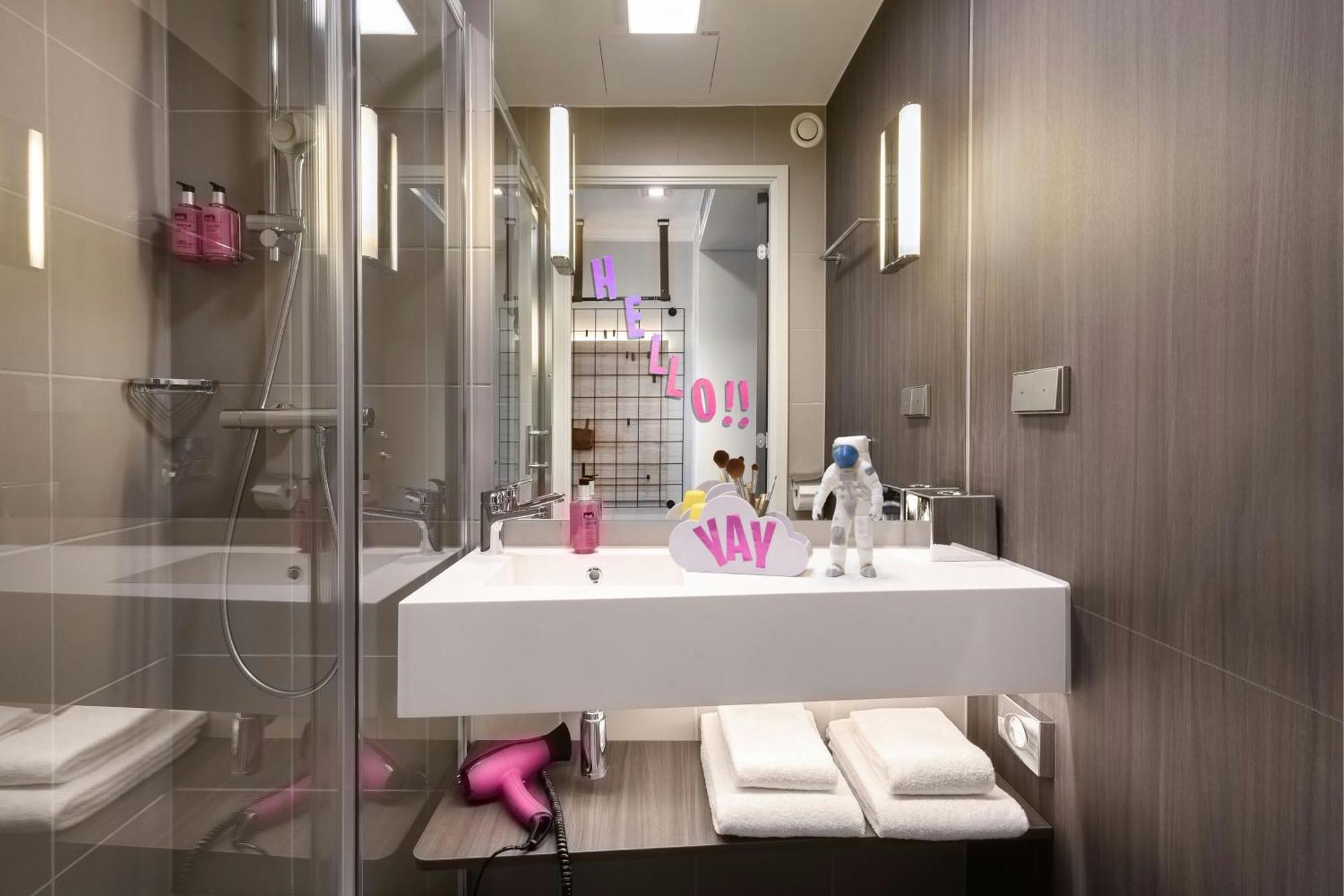Moxy Stuttgart Feuerbach Hotel Bagian luar foto